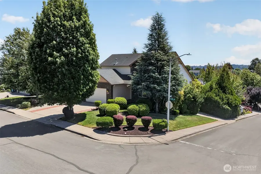 722 E 18th St, La Center, WA 98629 - #2
