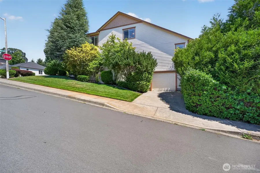 722 E 18th St, La Center, WA 98629 - #3