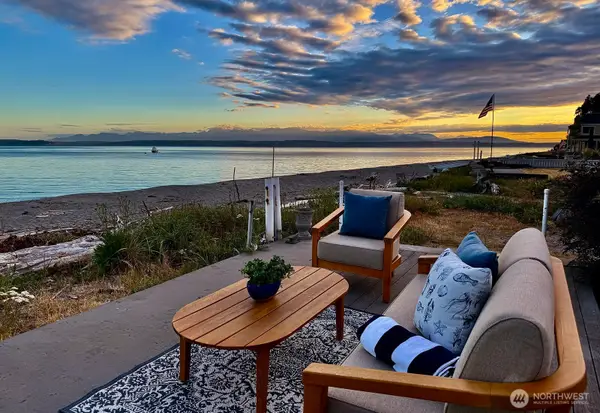 848 Old Beach Road, Freeland, WA 98249