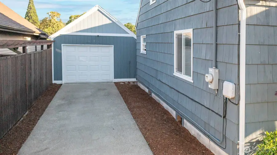 1204 4th Avenue Se, Puyallup, WA 98372 - #2