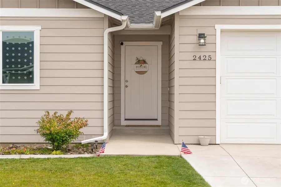 2425 SE 3rd Street, East Wenatchee, WA 98802 - #2