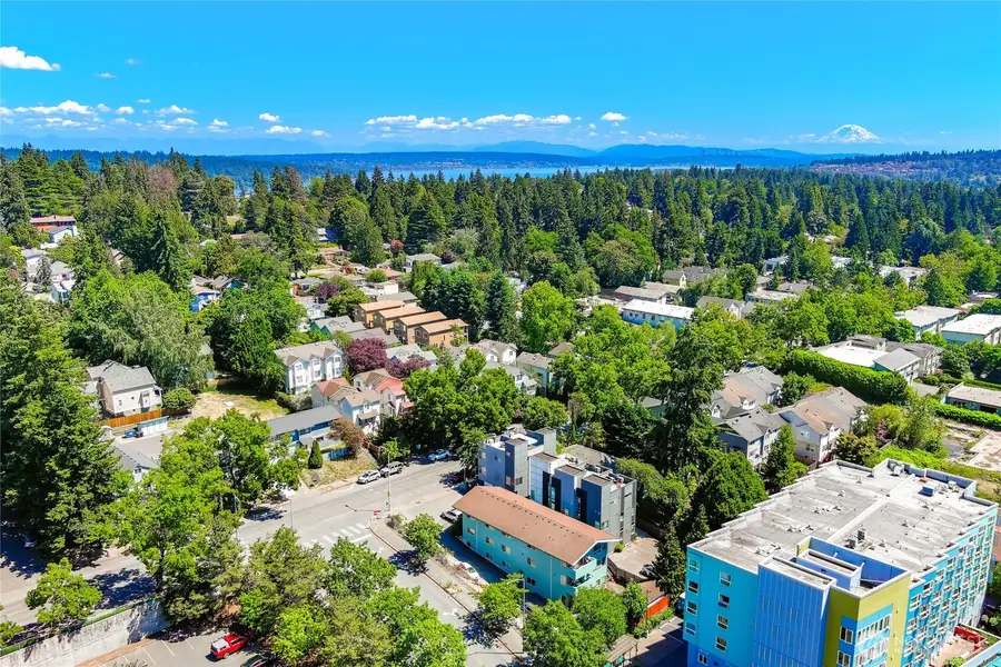 12741 NE 35th Avenue Ne, Seattle, WA 98125 - #3