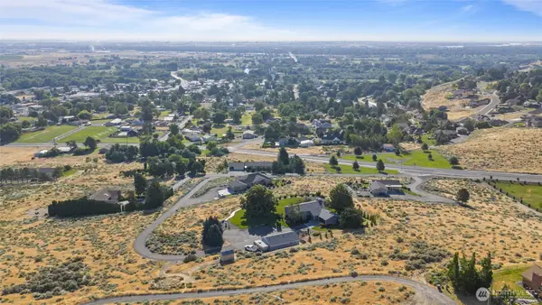 703 S 48th Avenue, West Richland, WA 99353
