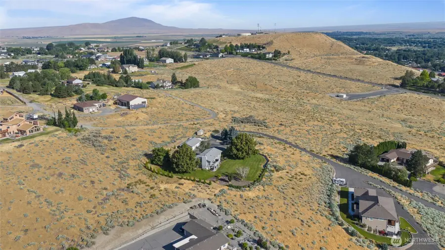 703 S 48th Avenue, West Richland, WA 99353 - #2