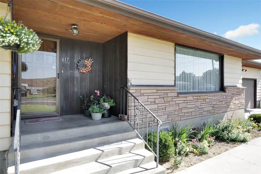 617 Sprague St., Wilson Creek, WA 98860 - #2