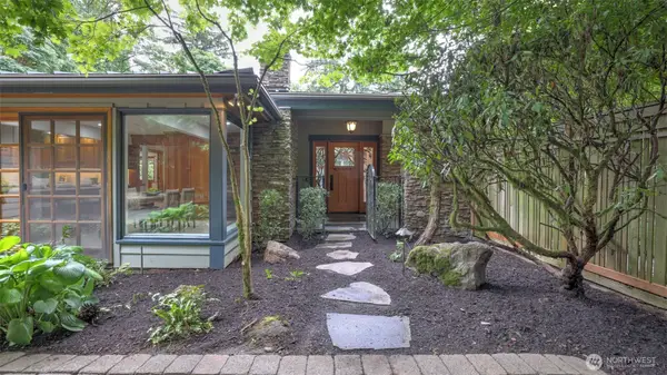 10555 SE 28th Street, Beaux Arts, WA 98004