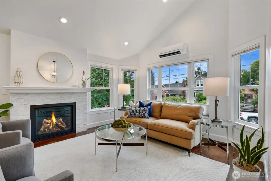 318 NE 59th Street, Seattle, WA 98105 - #3