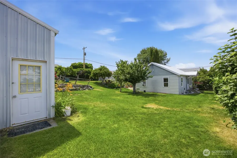 119 Washington Place, Electric City, WA 99123 - #3