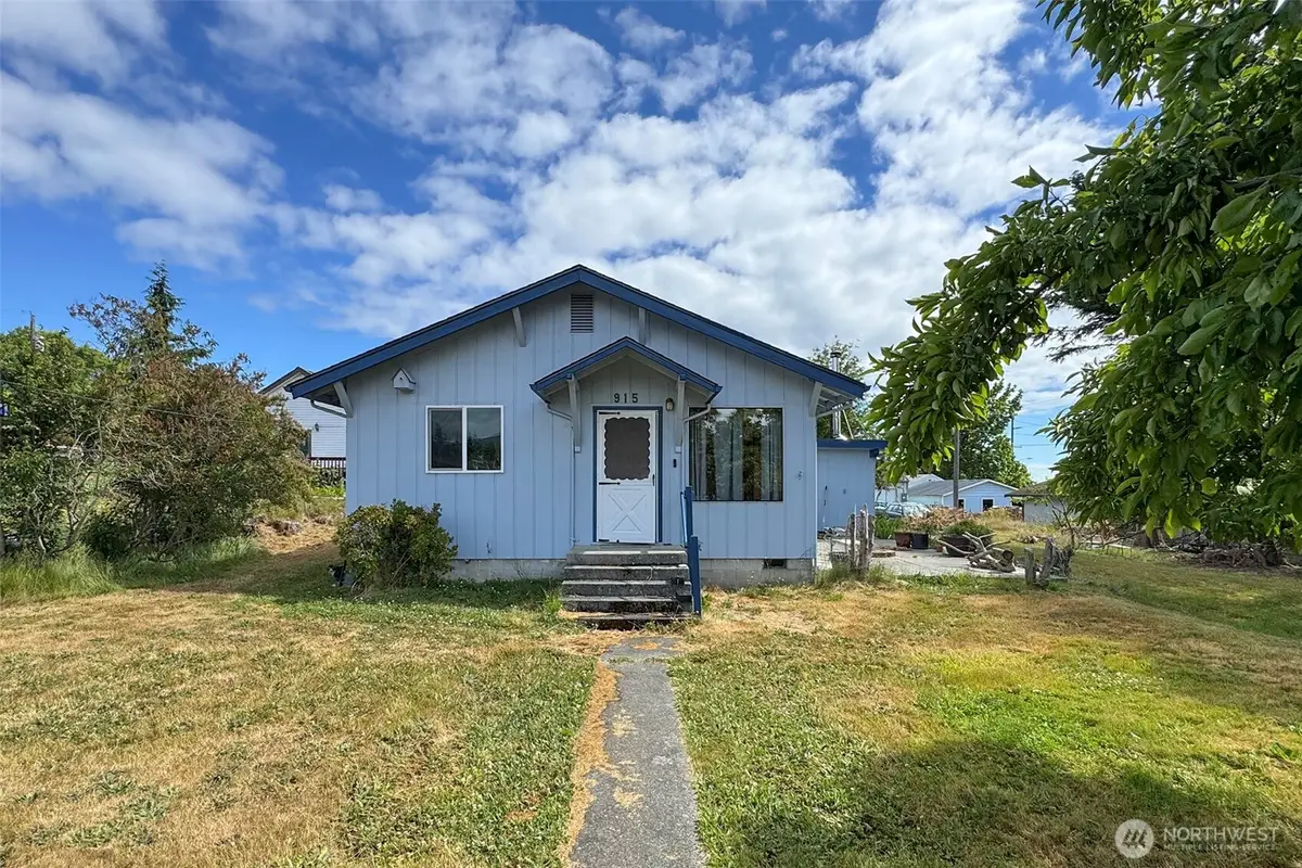 915 W 11th St, Port Angeles, WA 98363 - #1