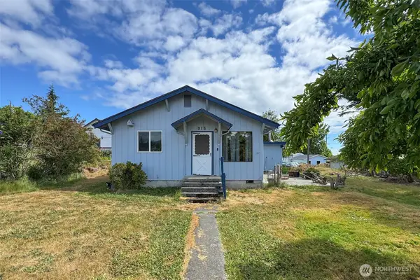 915 W 11th St, Port Angeles, WA 98363