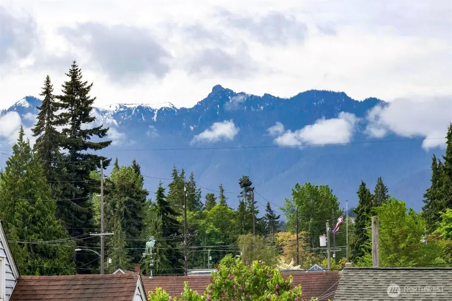 915 W 11th St, Port Angeles, WA 98363 - #2