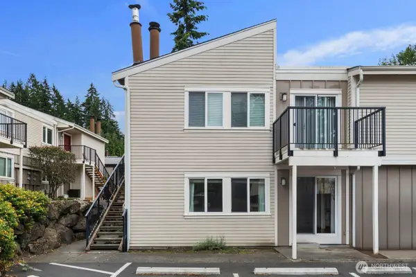 12716 NE 120th Street #H1, Kirkland, WA 98034