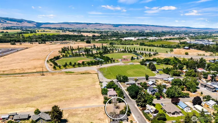 804 W 1st Avenue, Ellensburg, WA 98926 - #2