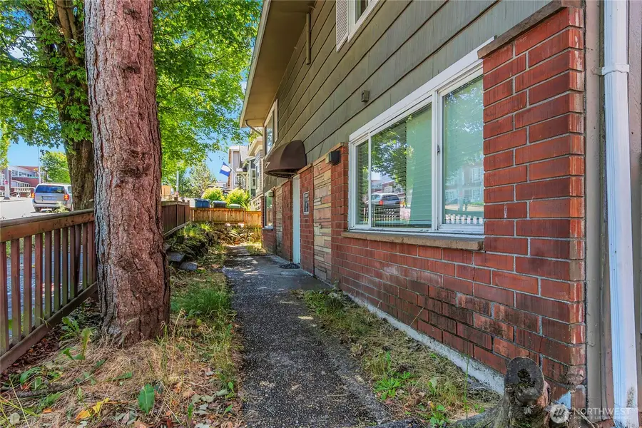417 23rd Avenue #4, Seattle, WA 98122 - #2