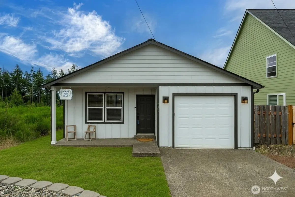 521 W B St, Shelton, WA 98584 - #1
