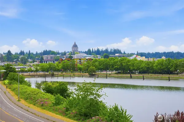 904 East Bay Drive Ne #B302, Olympia, WA 98506