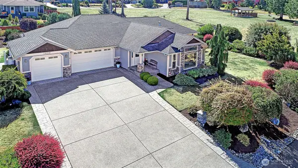1030 Kingswood Drive, Camano Island, WA 98282
