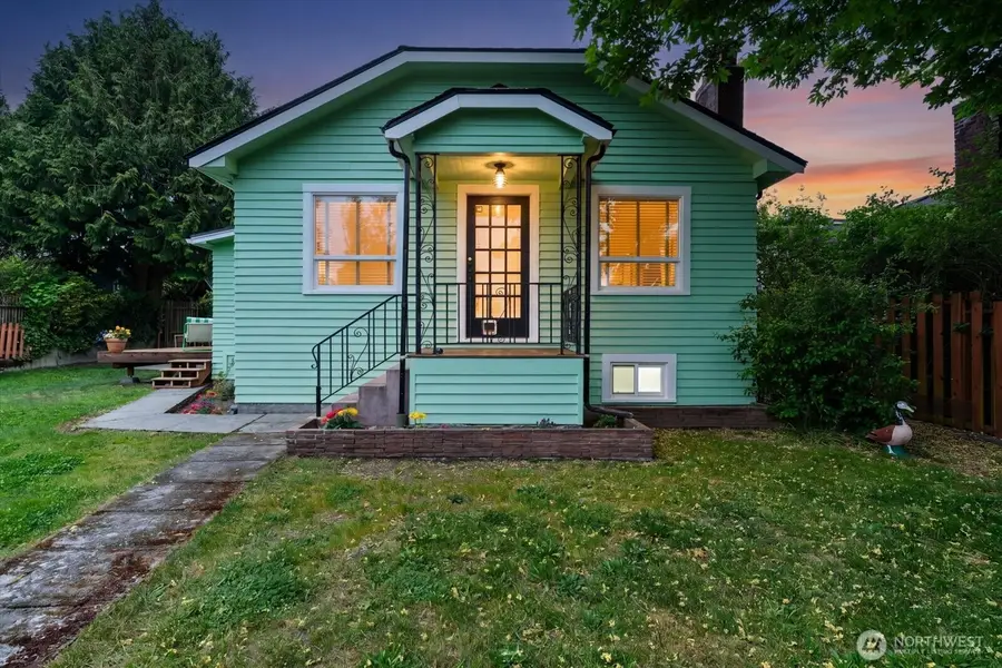 908 N 102nd, Seattle, WA 98133 - #3