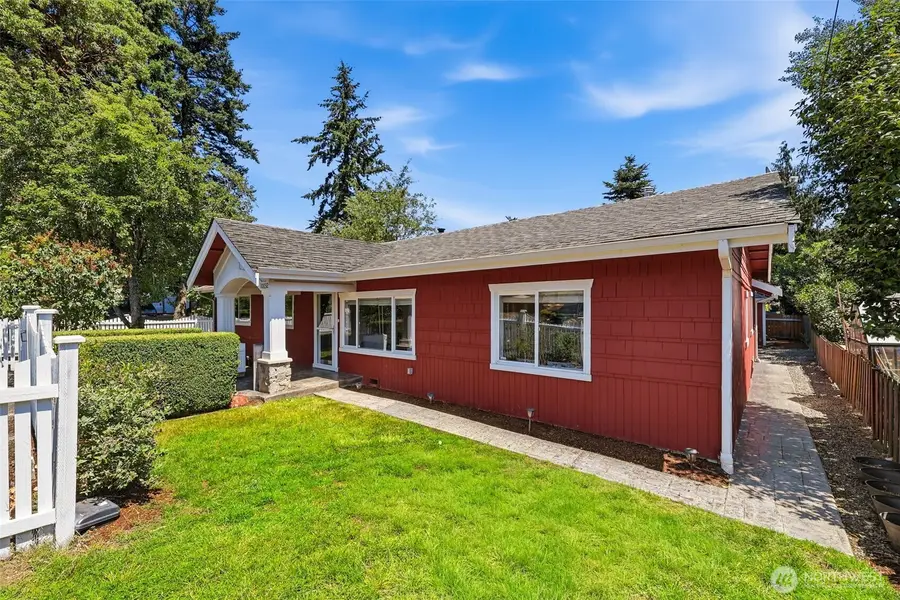 10032 30th Avenue Sw, Seattle, WA 98146 - #2