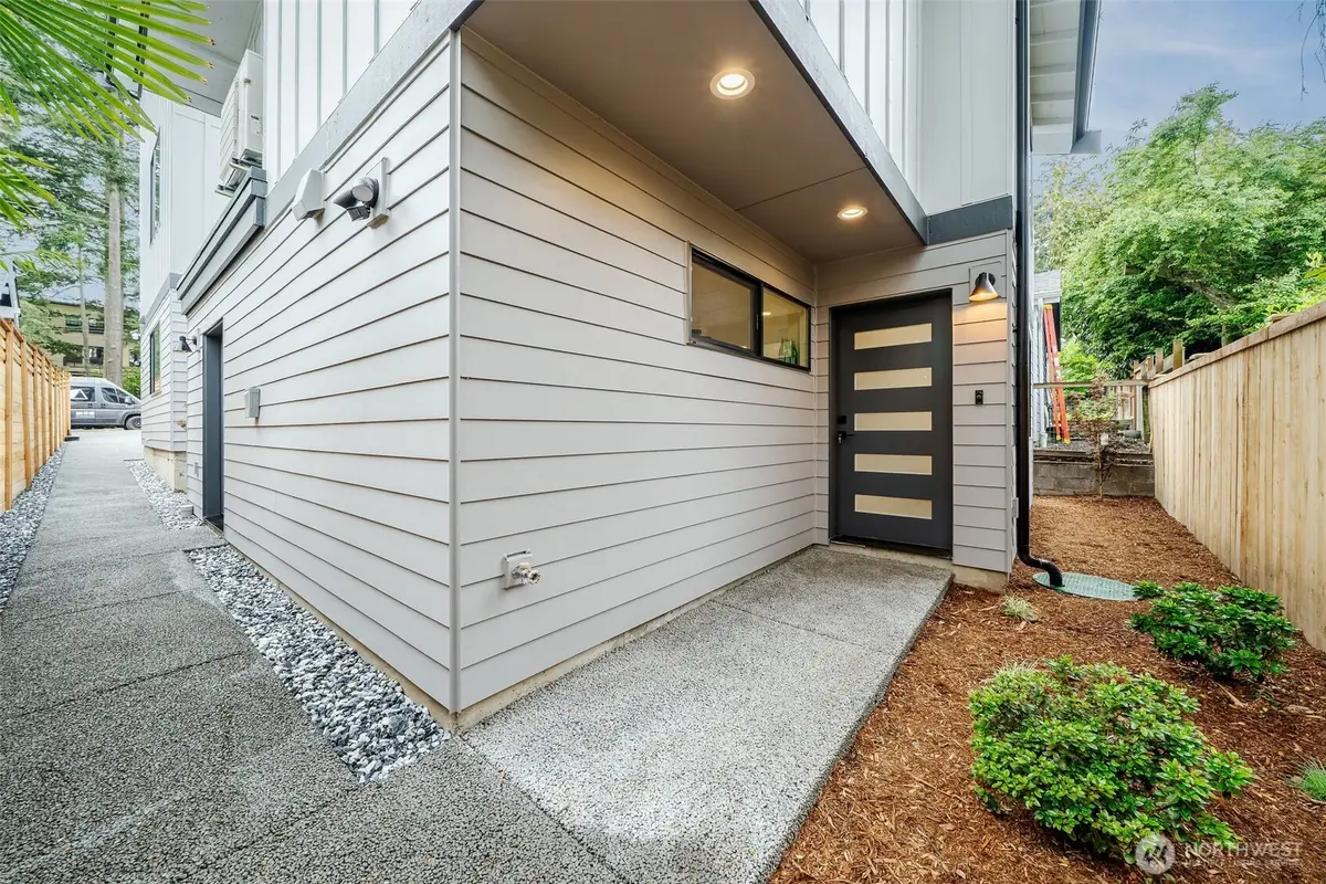 8510 15th Avenue Ne, Seattle, WA 98115 - #1