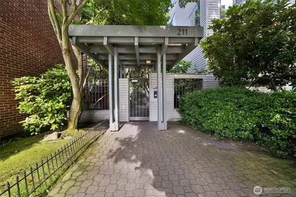 211 Summit Avenue E #N305, Seattle, WA 98102