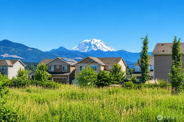 516 Petersen Drive E, Enumclaw, WA 98022