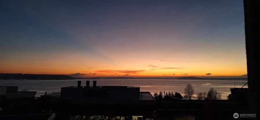 521 5th Avenue W #201, Seattle, WA 98119 - #2