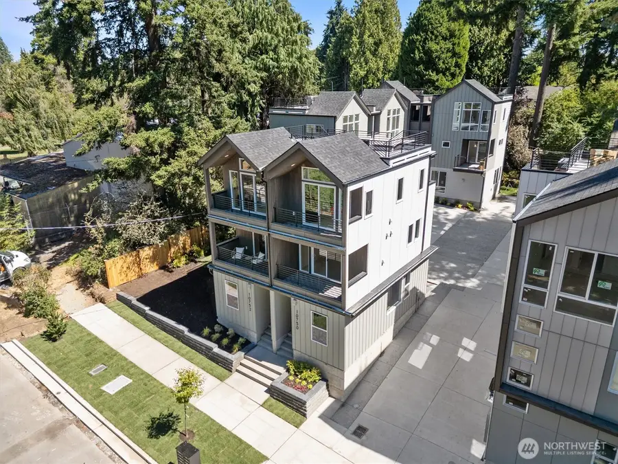10750 Interlake Avenue N, Seattle, WA 98133 - #2