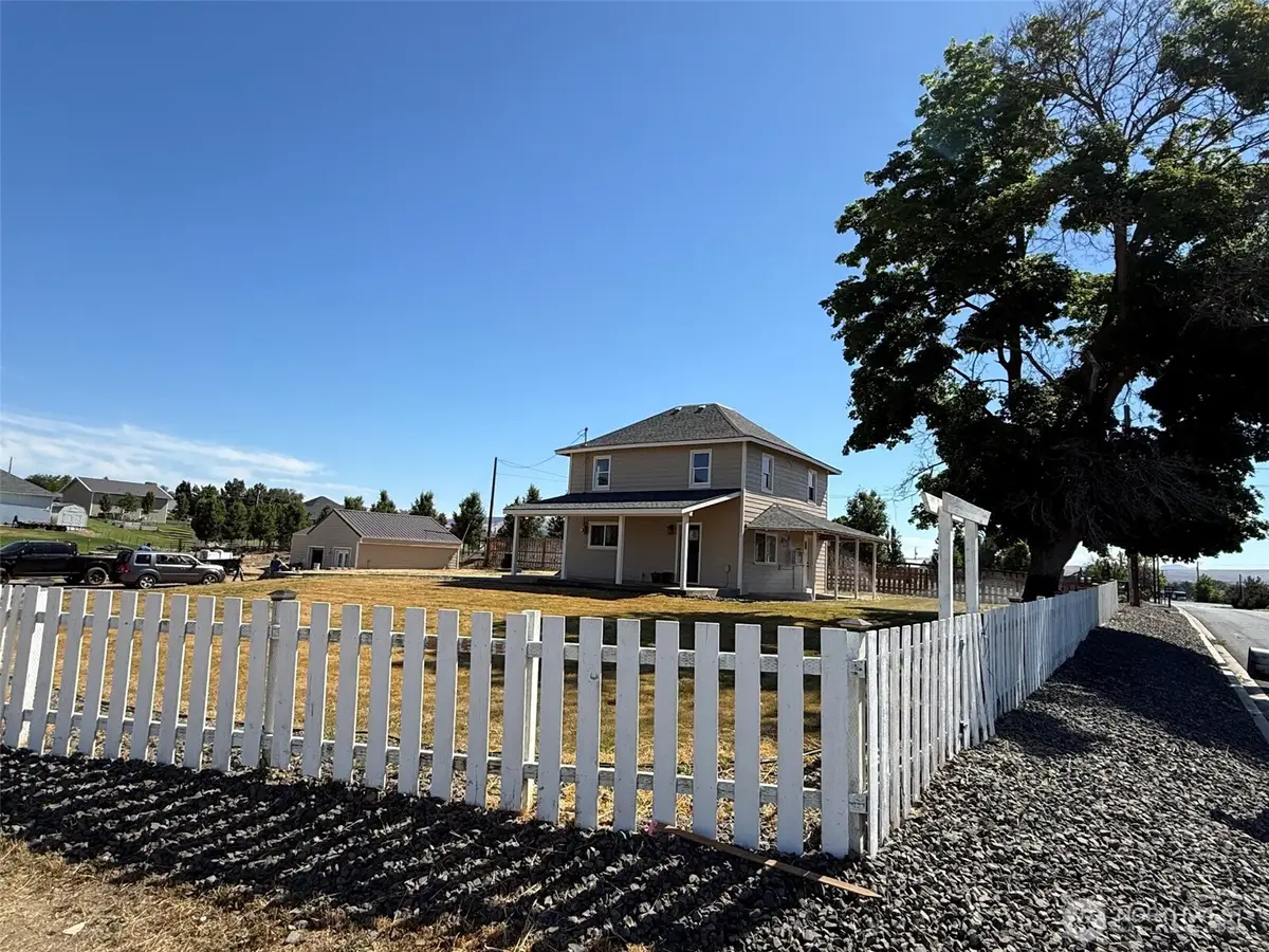 990 Lancaster Road, Selah, WA 98942 - #1