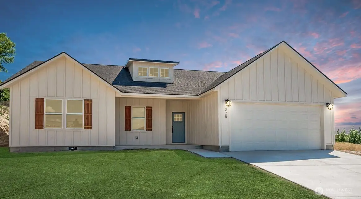 225 W Linden Avenue, Moses Lake, WA 98837 - #1