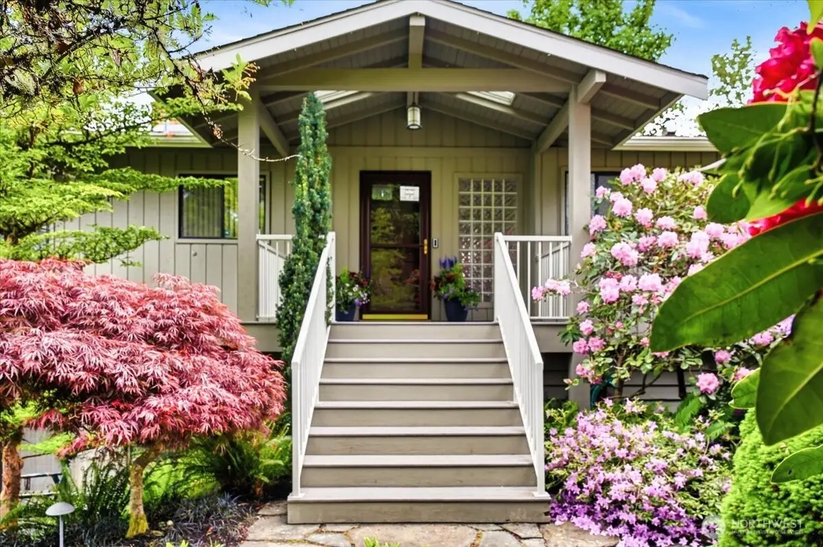 4731 NE 201st Place, Lake Forest Park, WA 98155 - #1