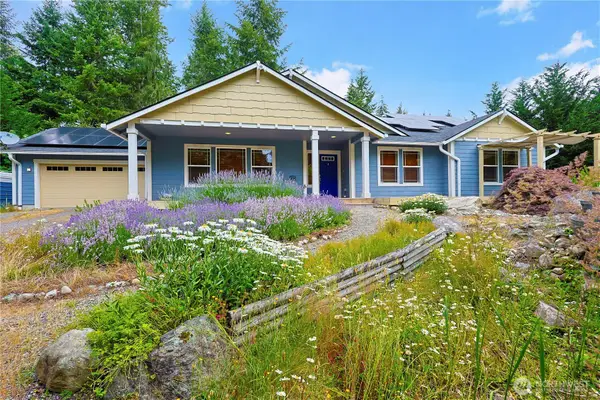 714 Tipsoo Loop S, Rainier, WA 98576