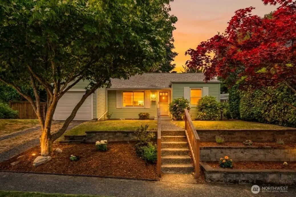 8221 23rd Avenue Ne, Seattle, WA 98115 - #1