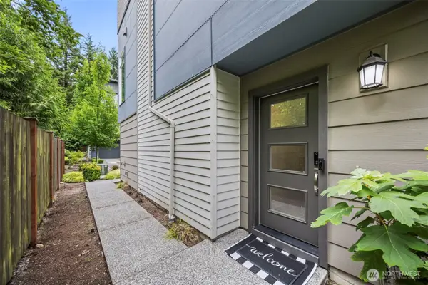 16201 Meadow Road #E4, Lynnwood, WA 98087