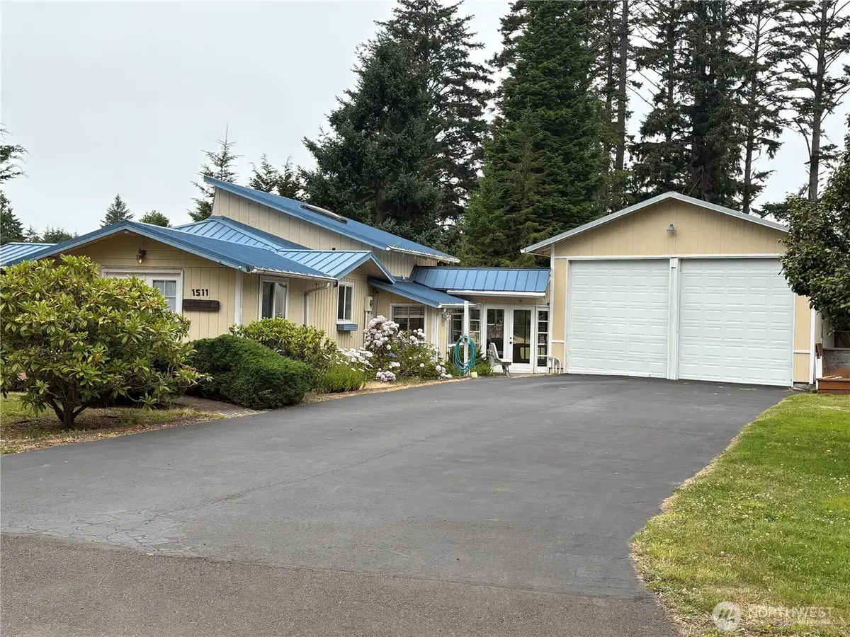 1511 E 30th Street, Seaview, WA 98644 - #1