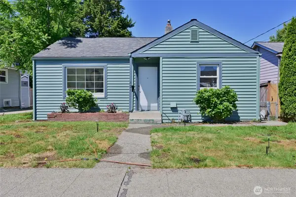 421 Wells Avenue N, Renton, WA 98057
