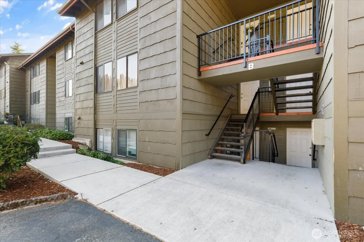 270 SE Barrington Drive #B305, Oak Harbor, WA 98277 - #1