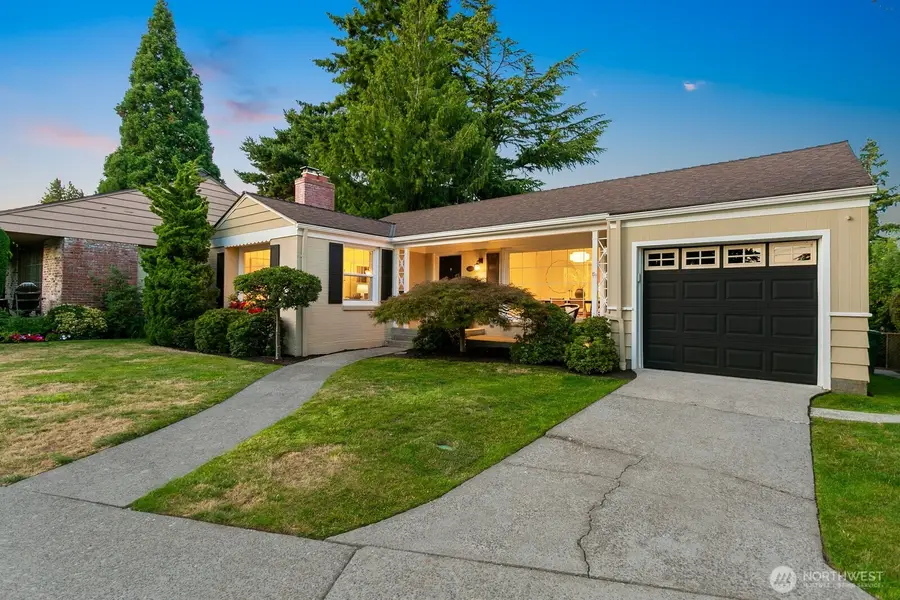 3610 W Viewmont Way W, Seattle, WA 98199 - #3