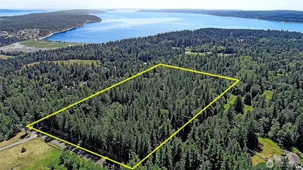 100 W Mountain View Rd, Camano Island, WA 98282