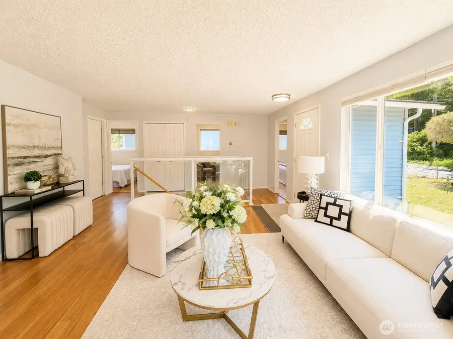 6950 24th Avenue Sw, Seattle, WA 98106 - #3