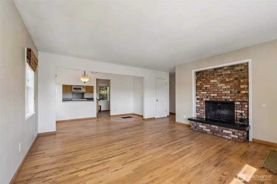 10235 33rd Avenue Sw, Seattle, WA 98146 - #3