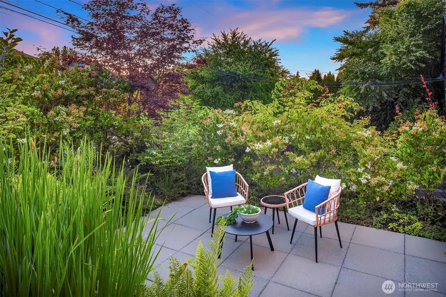 2612 1st Avenue N, Seattle, WA 98109 - #2