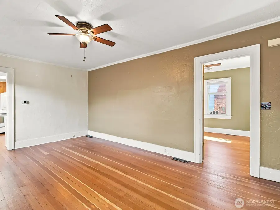 803 S 10th Street, Mount Vernon, WA 98274 - #3