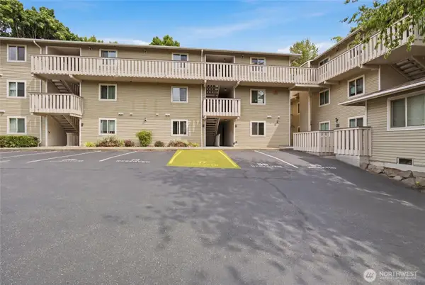 18200 NE 73rd Avenue #A111, Kenmore, WA 98028