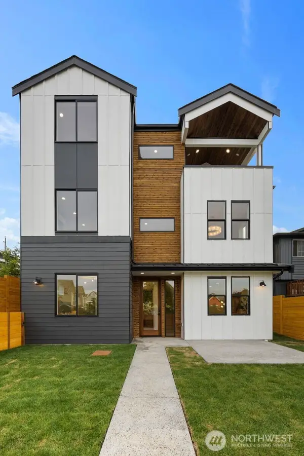 5921 32nd Avenue Sw, Seattle, WA 98126