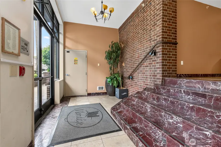 124 Bellevue Avenue E #601, Seattle, WA 98102 - #3