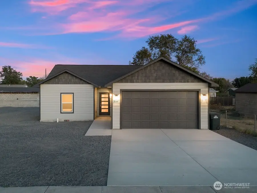 2133 W Peninsula Drive, Moses Lake, WA 98837 - #2