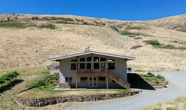 7400 Colockum Road, Malaga, WA 98828