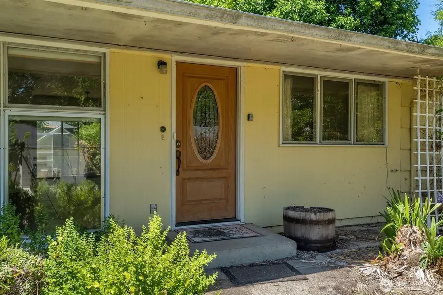 401 Barr Drive, Kelso, WA 98626 - #3