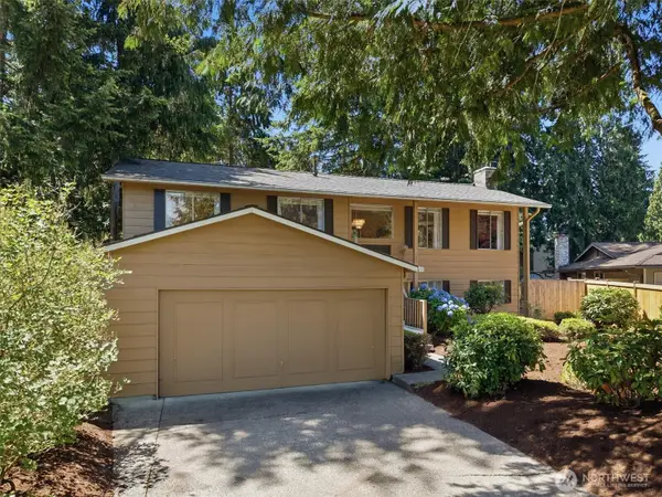 12217 NE 68th Place, Kirkland, WA 98033